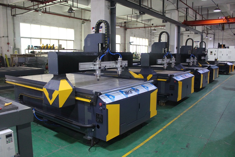 防雾PC镜片切割机定制 摩根娱乐数控助力医护行业提高产能